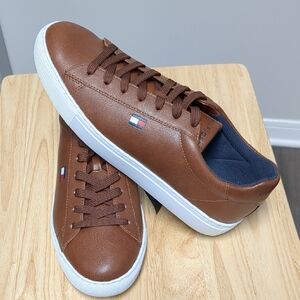 Tommy Hilfiger Men's Tan Sneakers